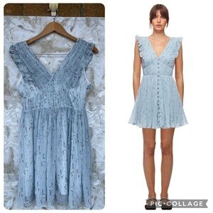 AVANTLOOK V-Neck Floral Printed Button
Front Dress size small